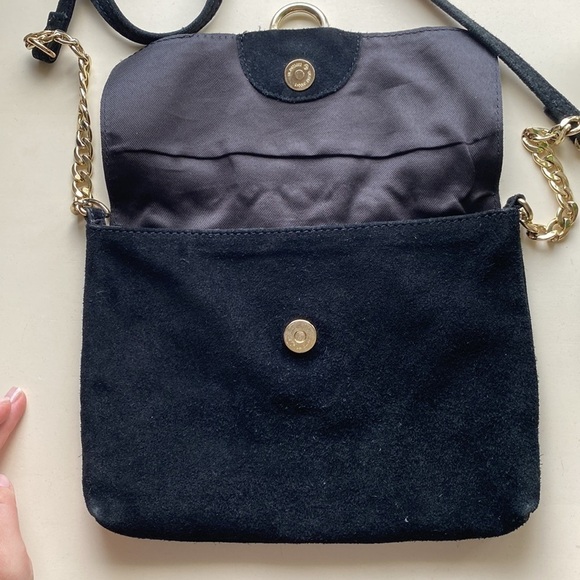 ASOS Suede Crossbody bag with gold chain, black, One Size - Picture 7 of 10
